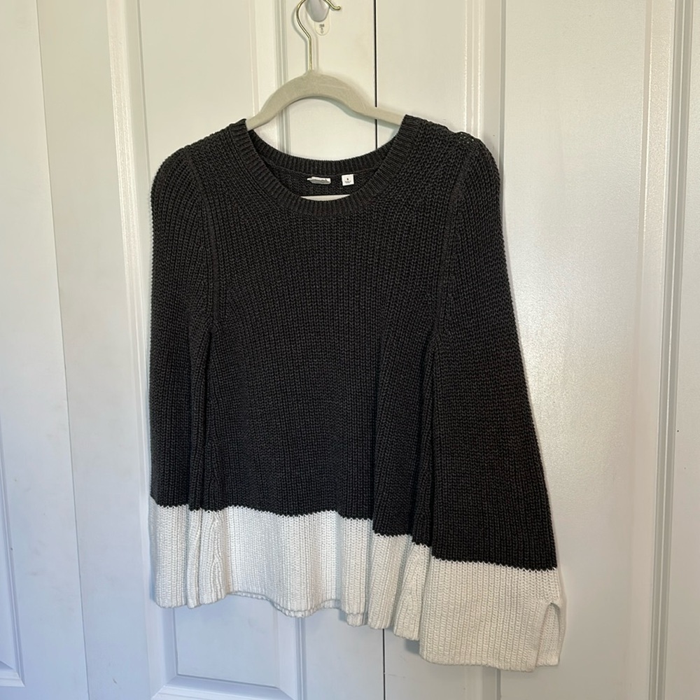 Gap 100% cotton dark gray & white scoop knit sweater w/wide split cuffs, S